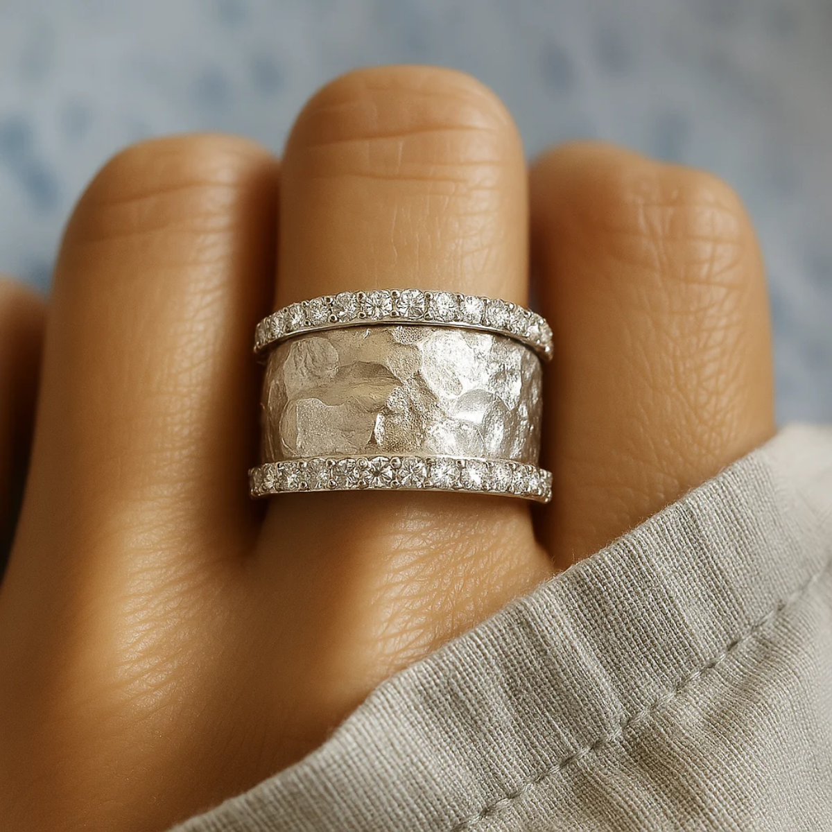 Enora – Vintage Silberring mit Zirkonium besetzt