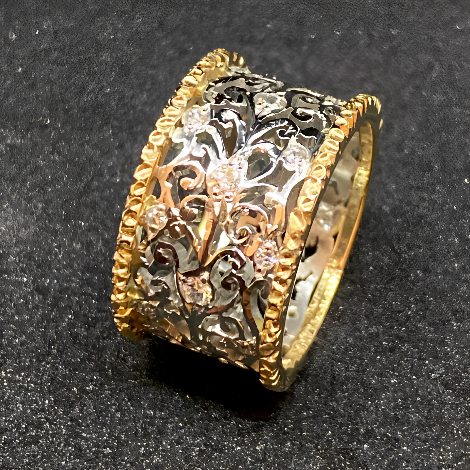 Mika – Vintage-Ring aus Zirkonium Efeu-Form