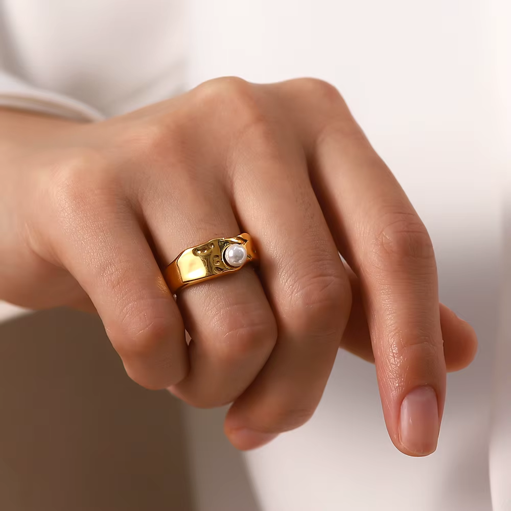 Zayra – Vintage-Ring mit Naturperle in Gold