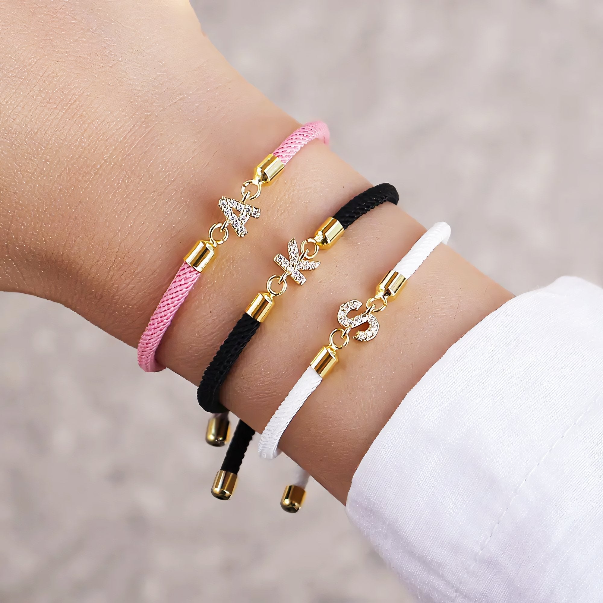 Calla – Armband mit gravierter Initiale verstellbar