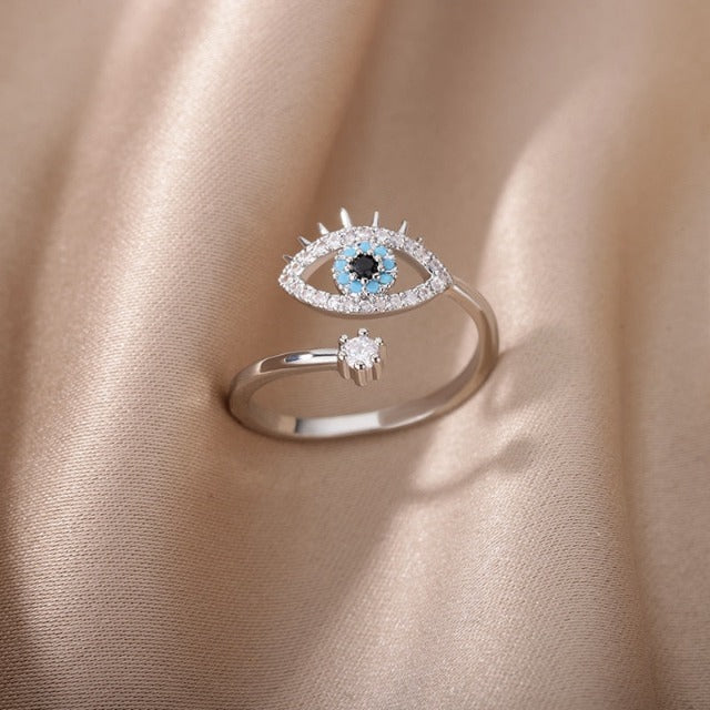 Amaris – Schützender Ring Blaues Auge und Diamant