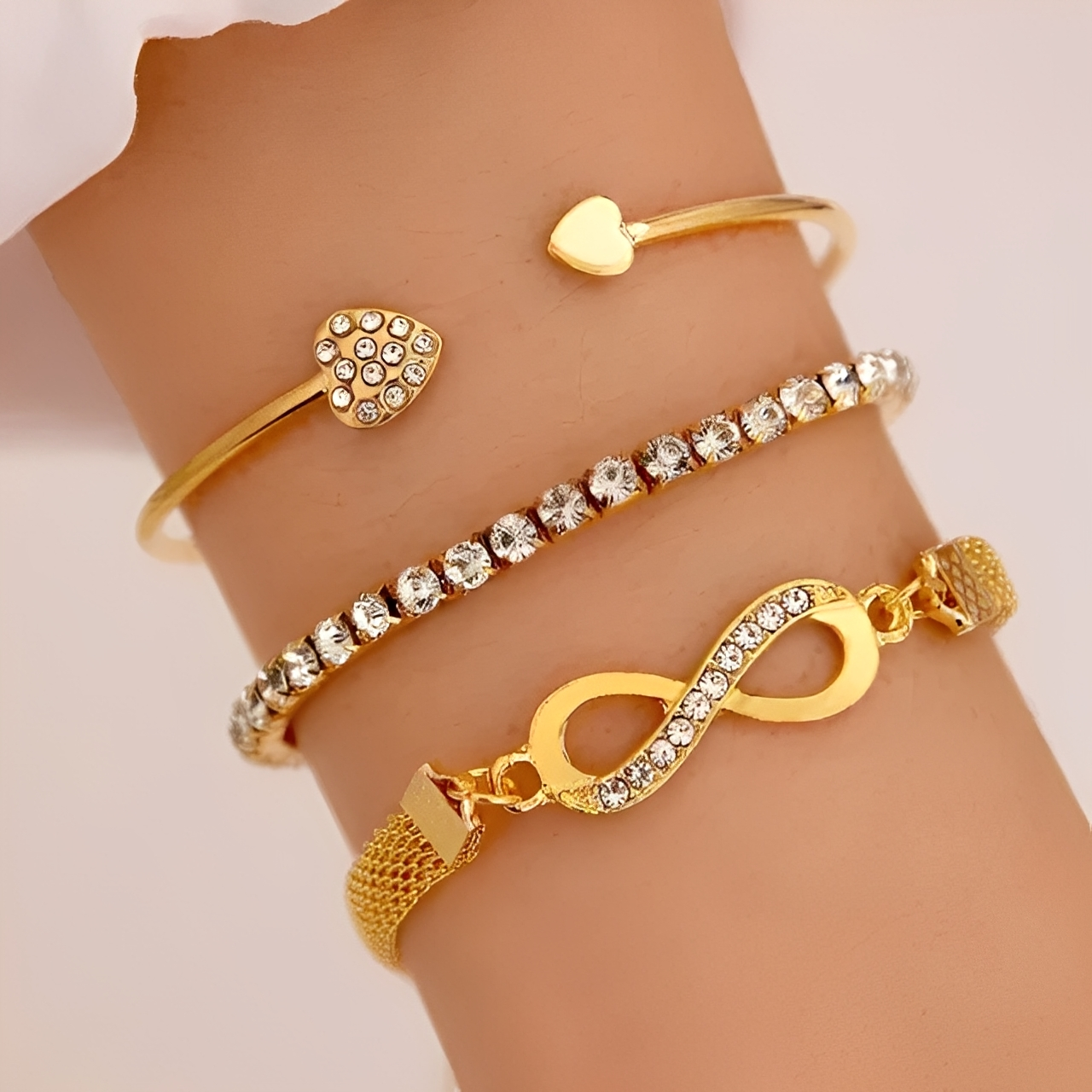 Yuriko – Set mit 3 Infinity-Herzarmbändern in Silber und Gold
