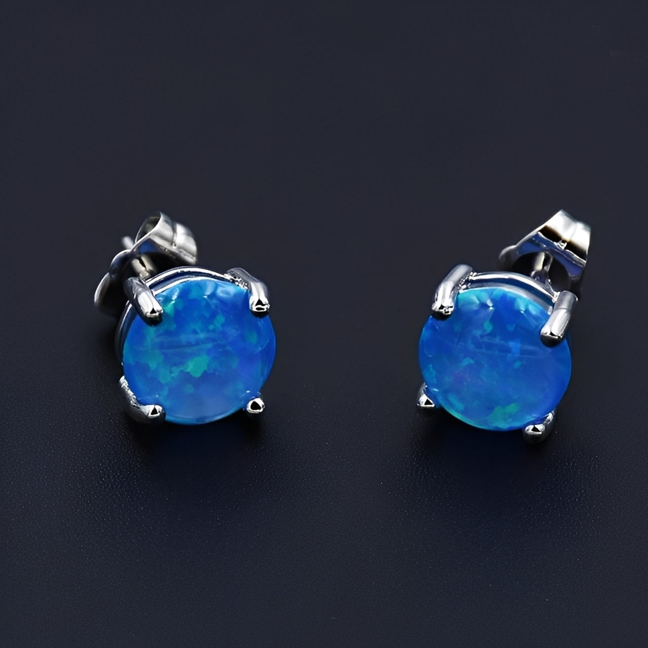 Camille – Elegante Stud-Ohrringe in Opal