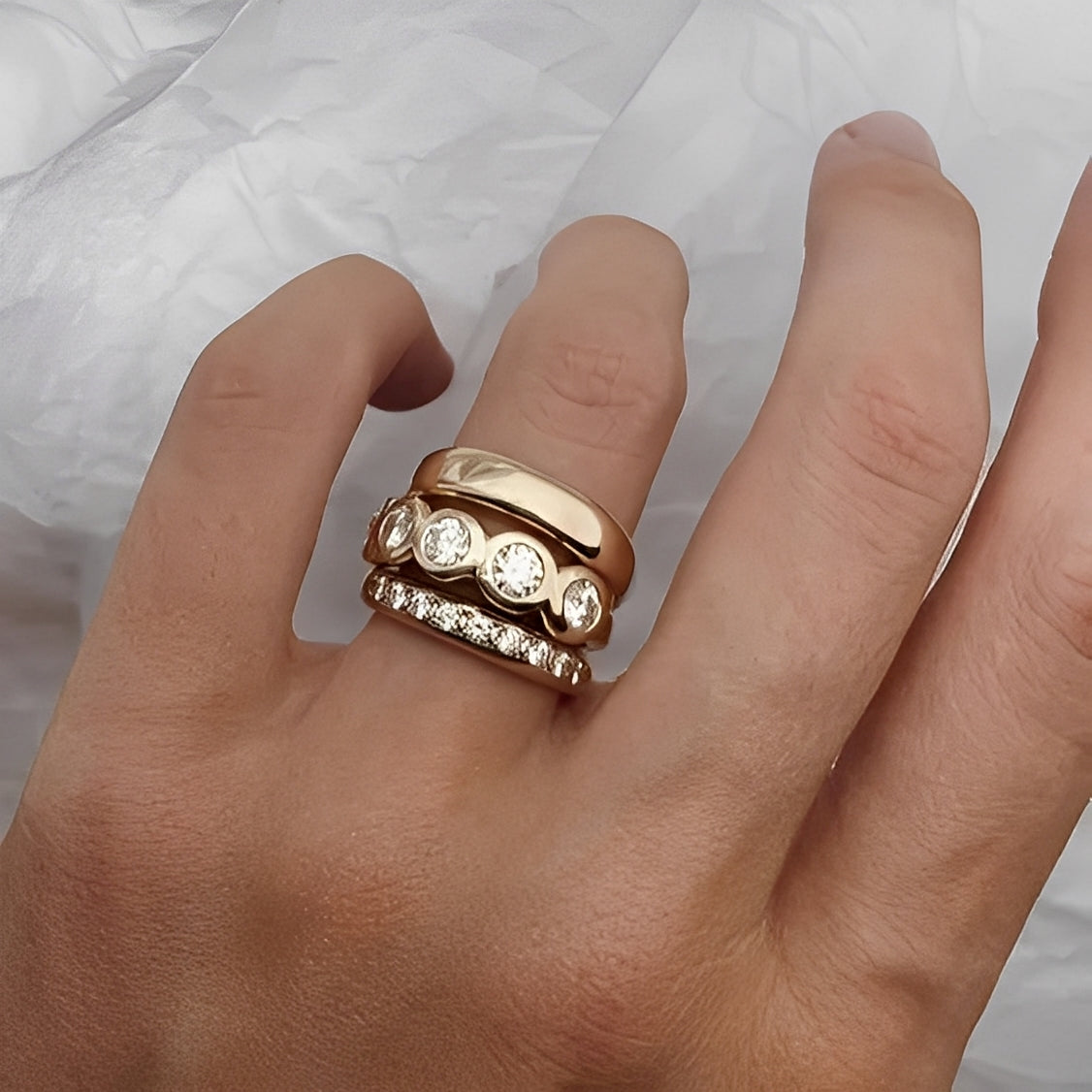 Freya – Set von Ringen aus gehämmertem Gold