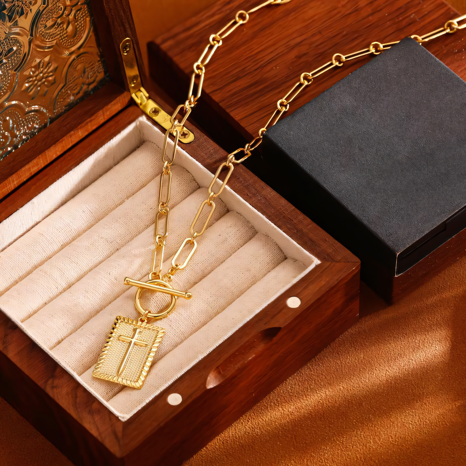 Marielle – Kette Kreuz Nagel Elegant