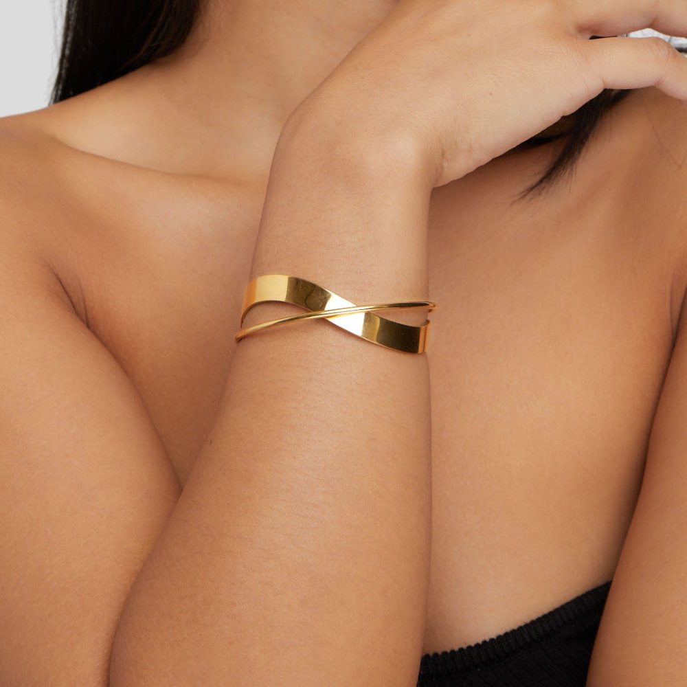 Arielle – Eleganter Goldener Armreif