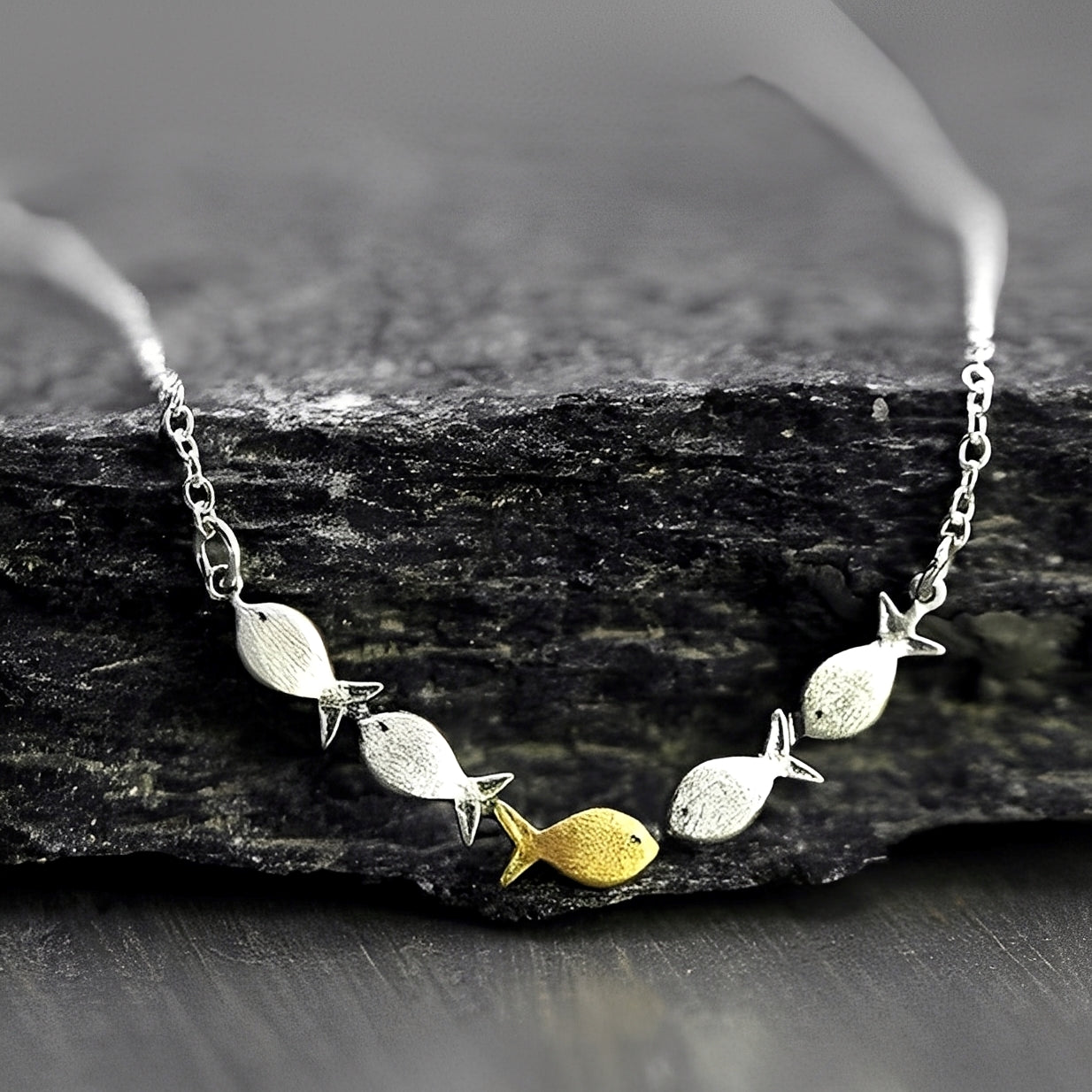 Amandine – Elegante Goldfisch-Halskette