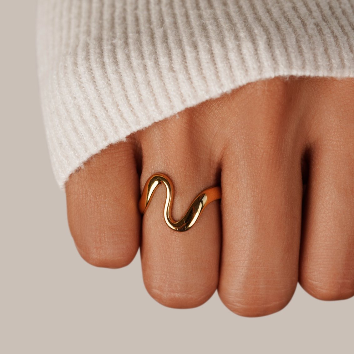 Kaia – Vergoldeter Wellenring