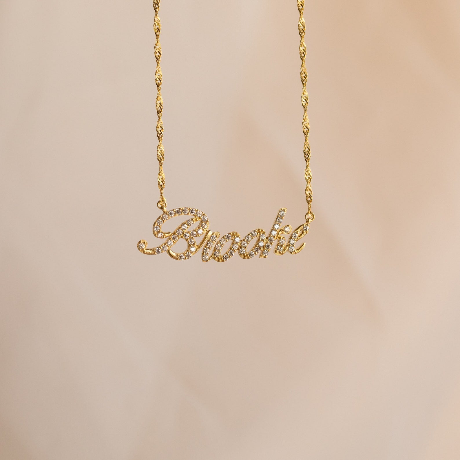 Claire – Halskette Name Pavé Glänzend