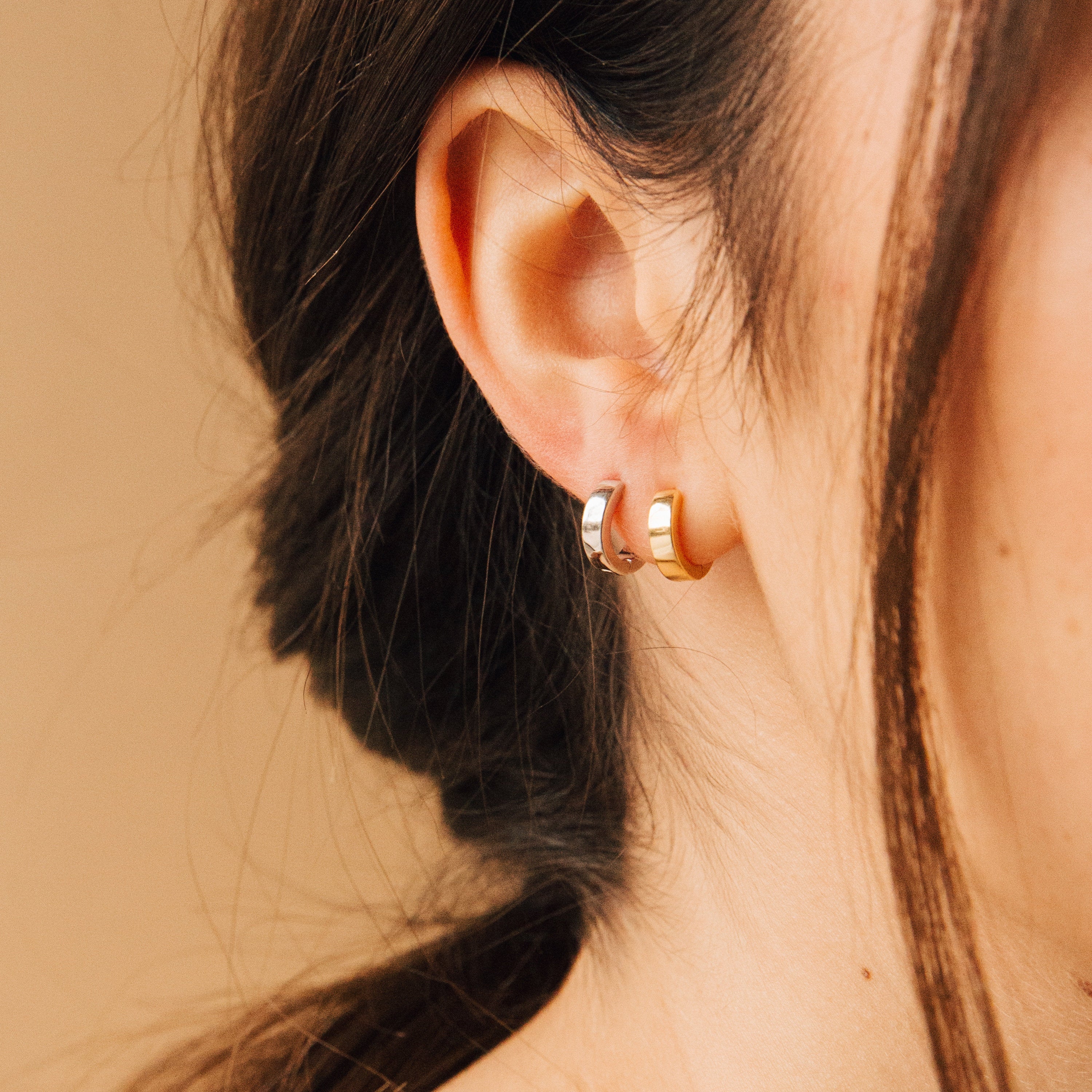 Klassische Huggies - Minimalistische kleine Hoops