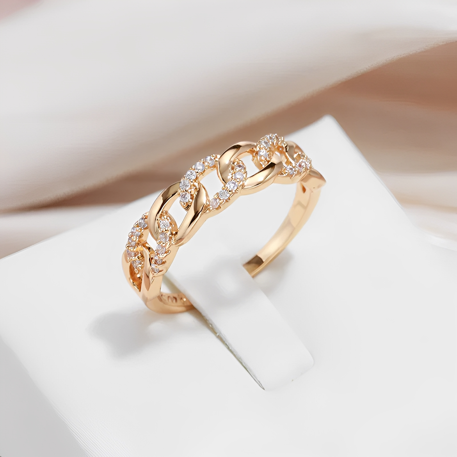 Elena – Eleganter Verlobungsring in Gold