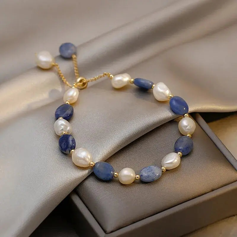 Kira – Elegantes Armband aus Perlen des Ozeans