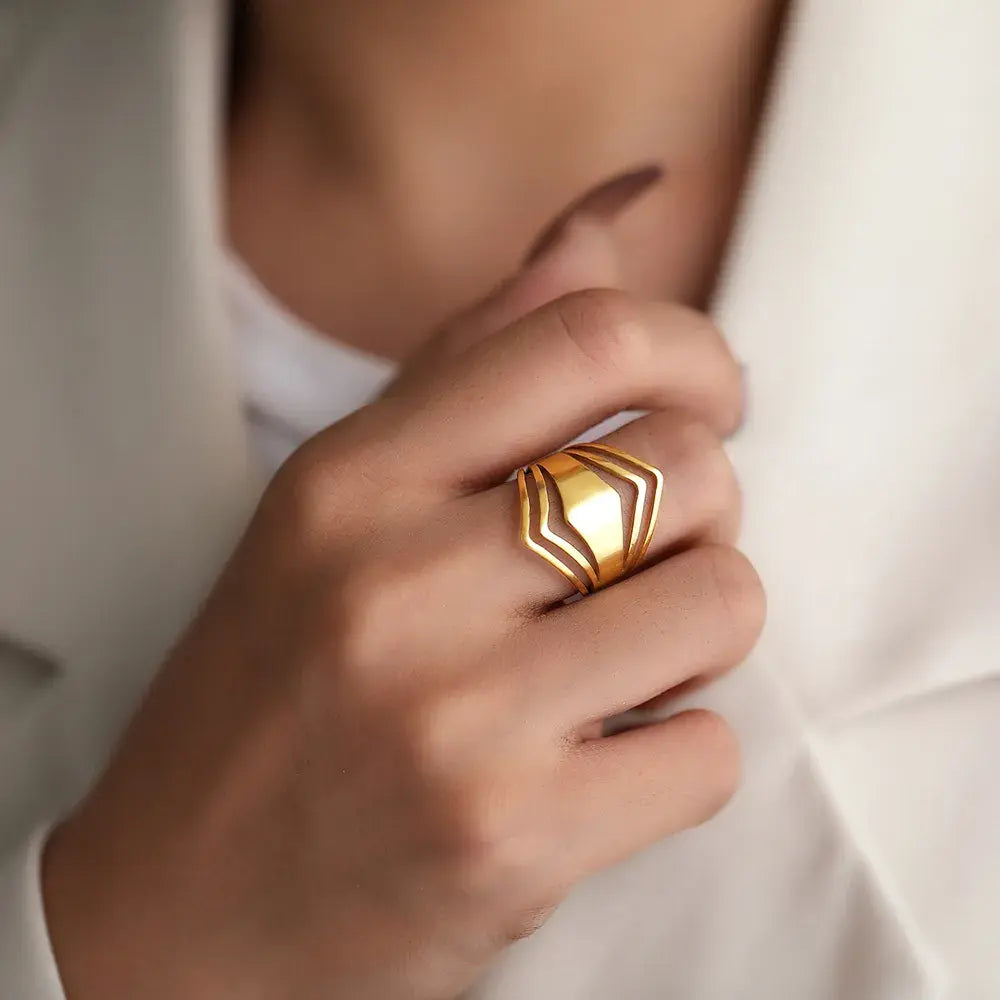 Britanny – Eleganter Statement-Ring in Gold