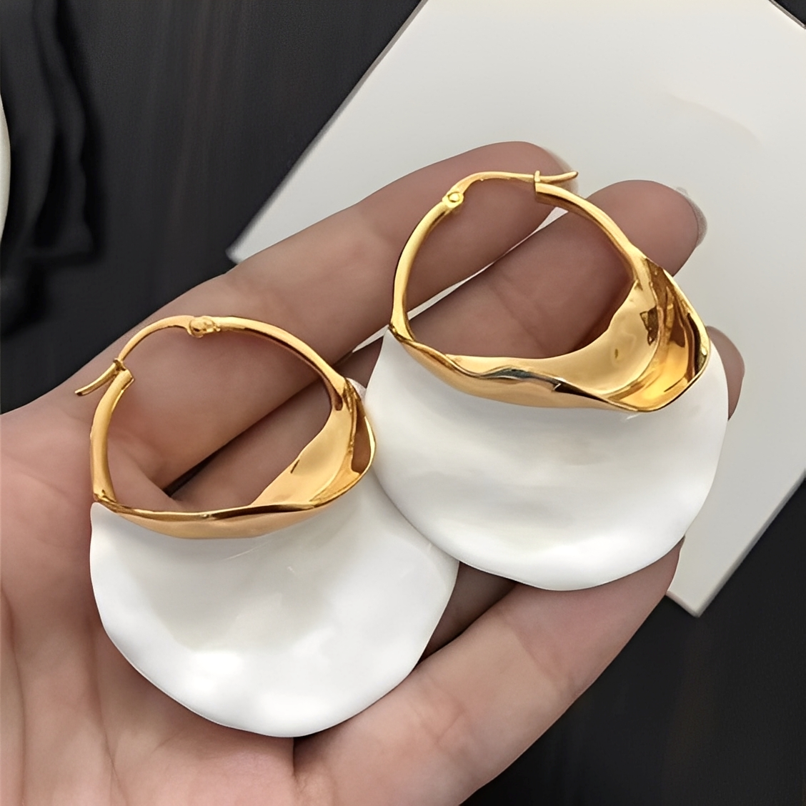 Trixie – Vintage Ohrringe in Weißgold