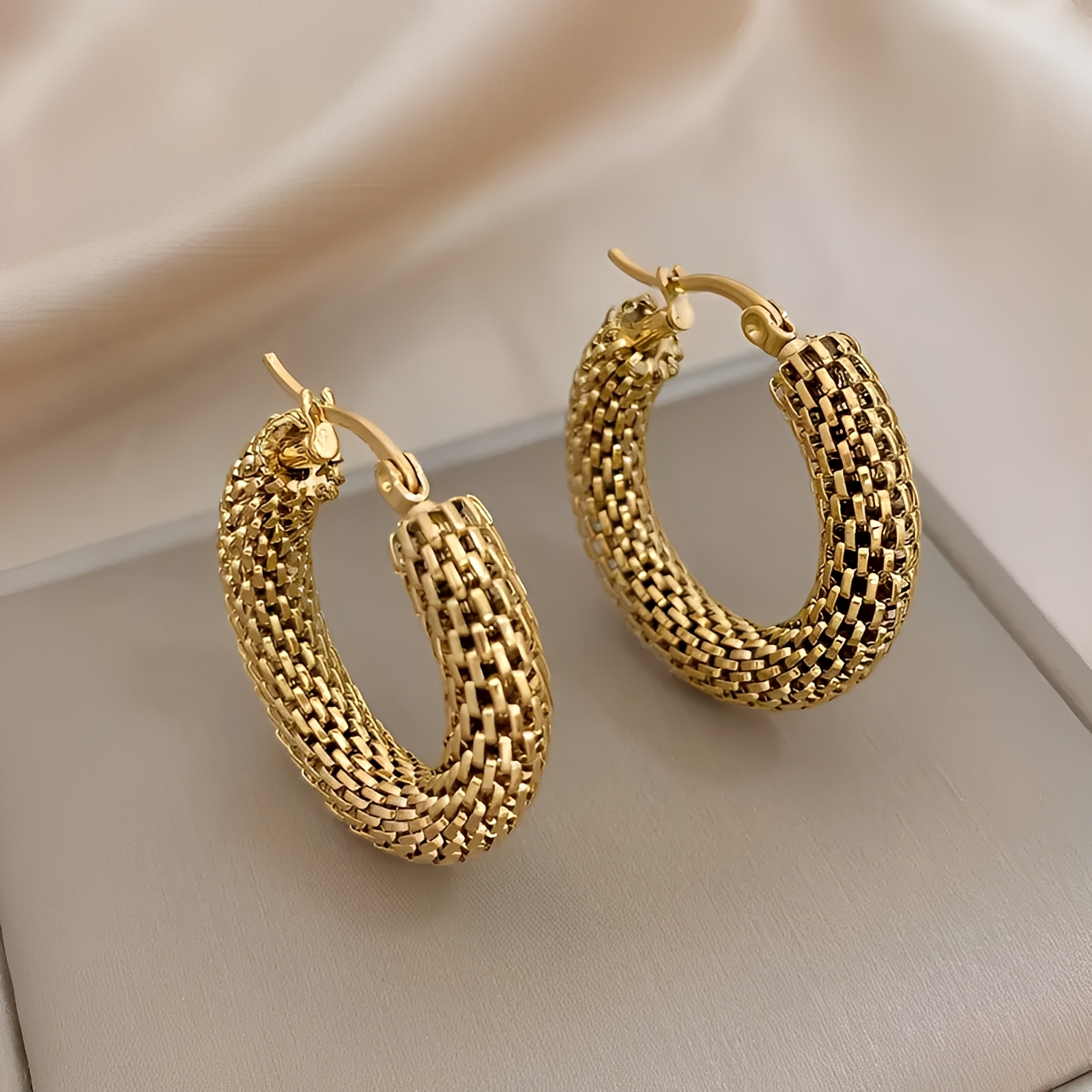 Noemie – Goldene Kreolen Design Schildpatt