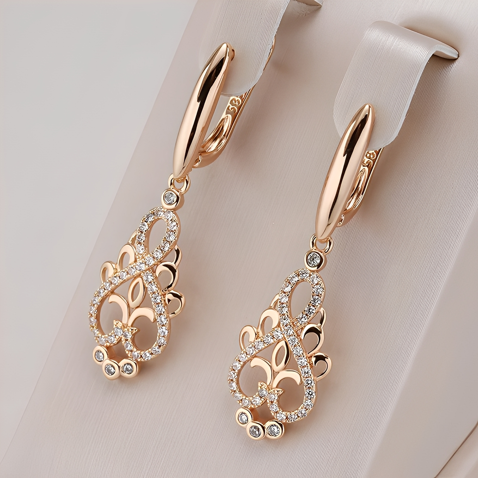Belen – Elegante Elfen Goldohrringe