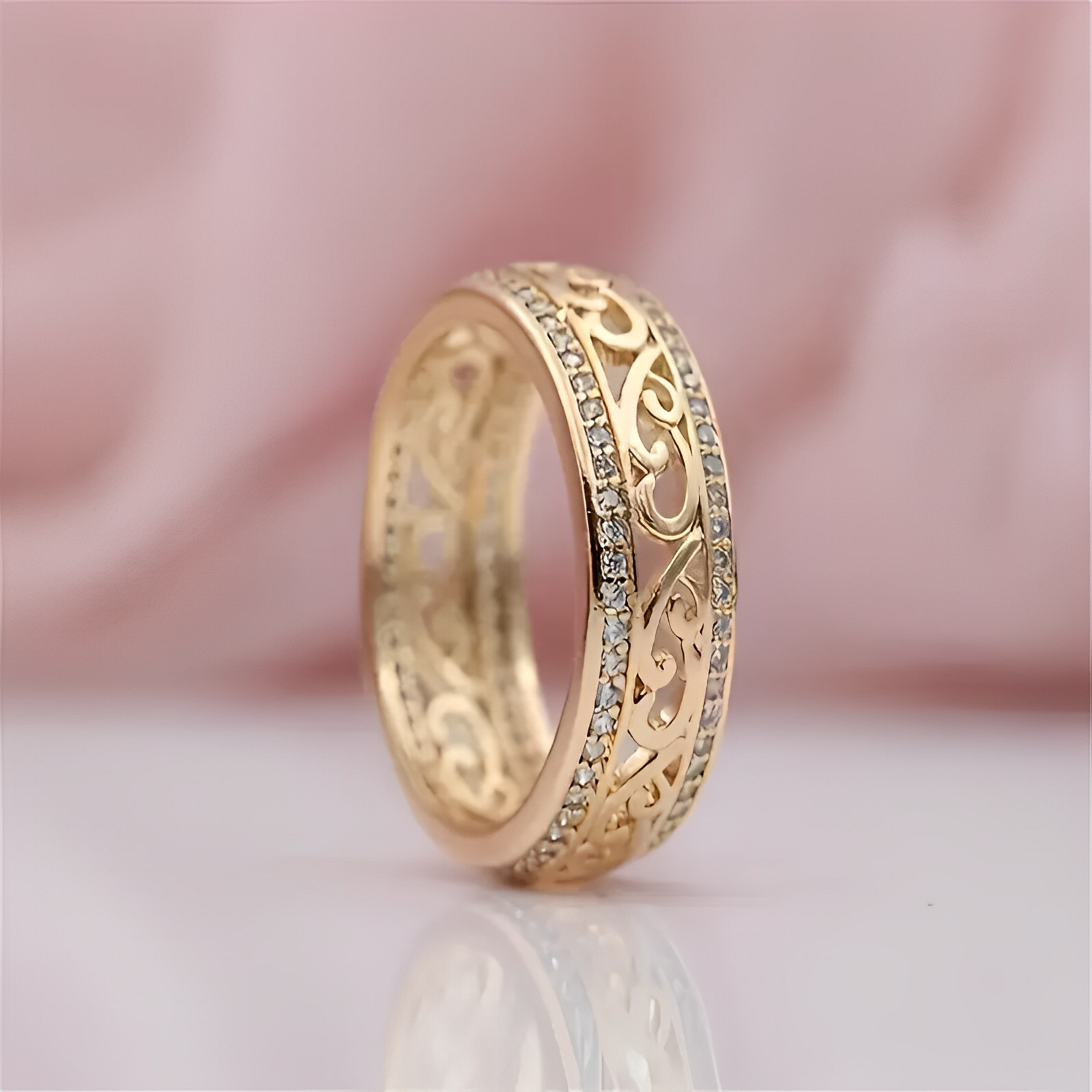 Jevy – Breiter Goldener Ring mit Aussparungen