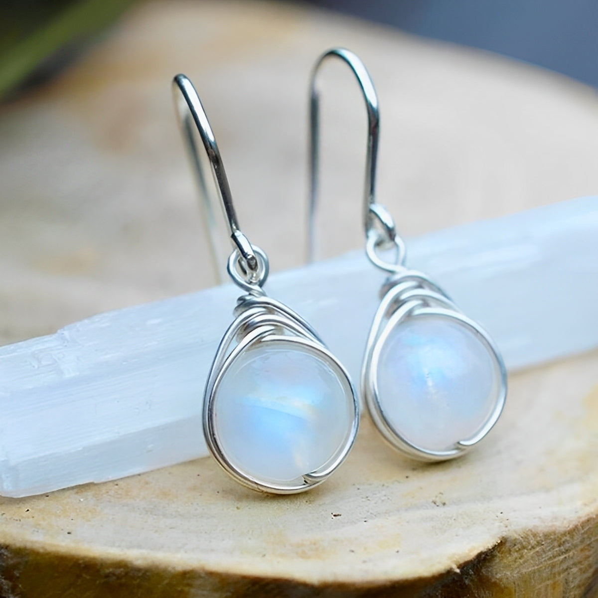 Aylin – Hängende Boho-Ohrringe mit Mondstein