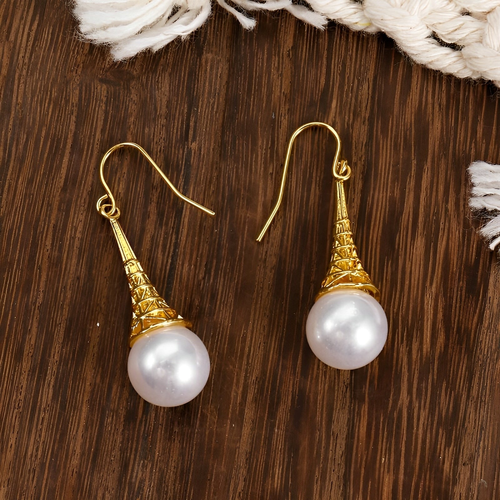 Feliza – Vintage Goldene Ohrringe mit Hängenden Perlen