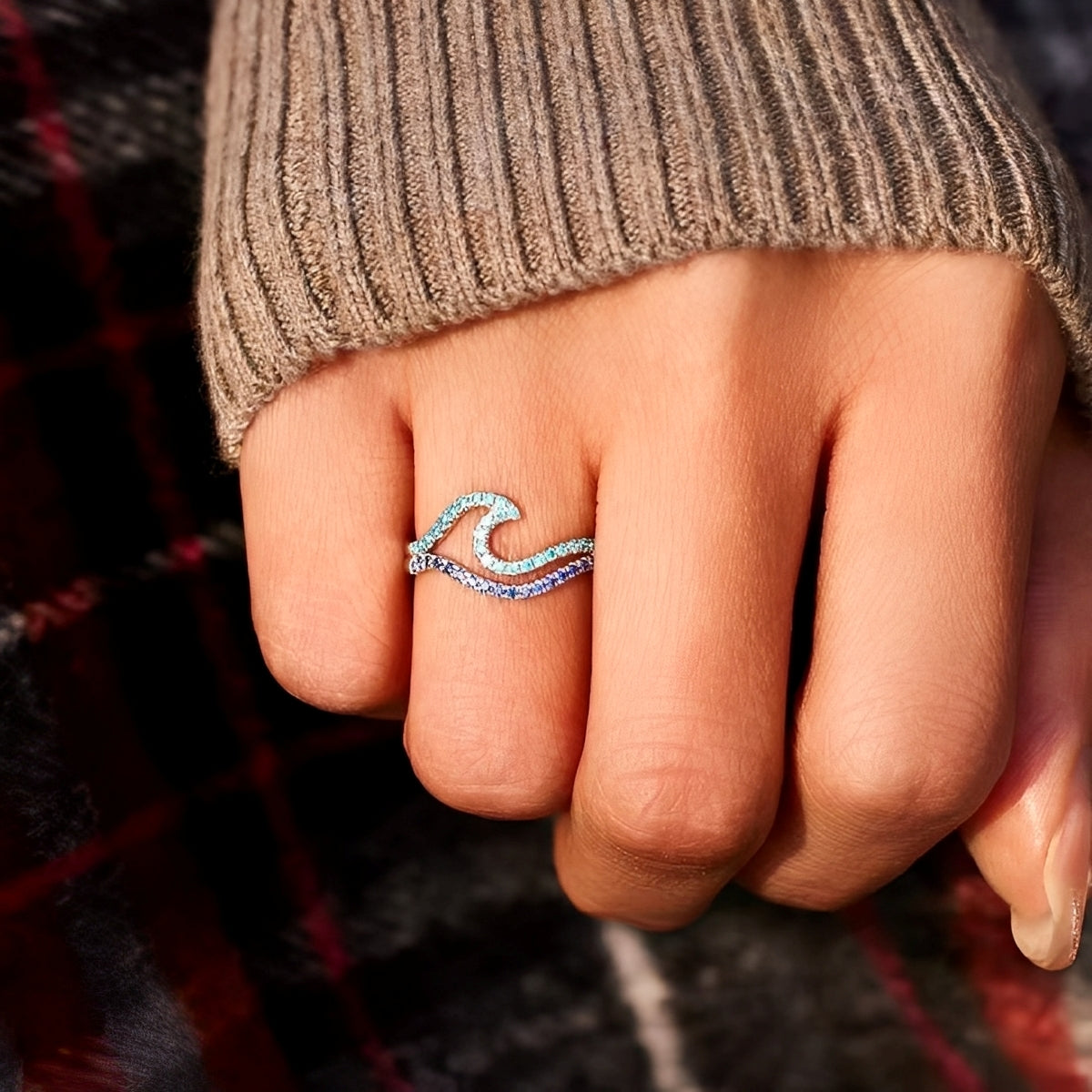 Daphnie – Ring Welle in Leuchtendem Opal