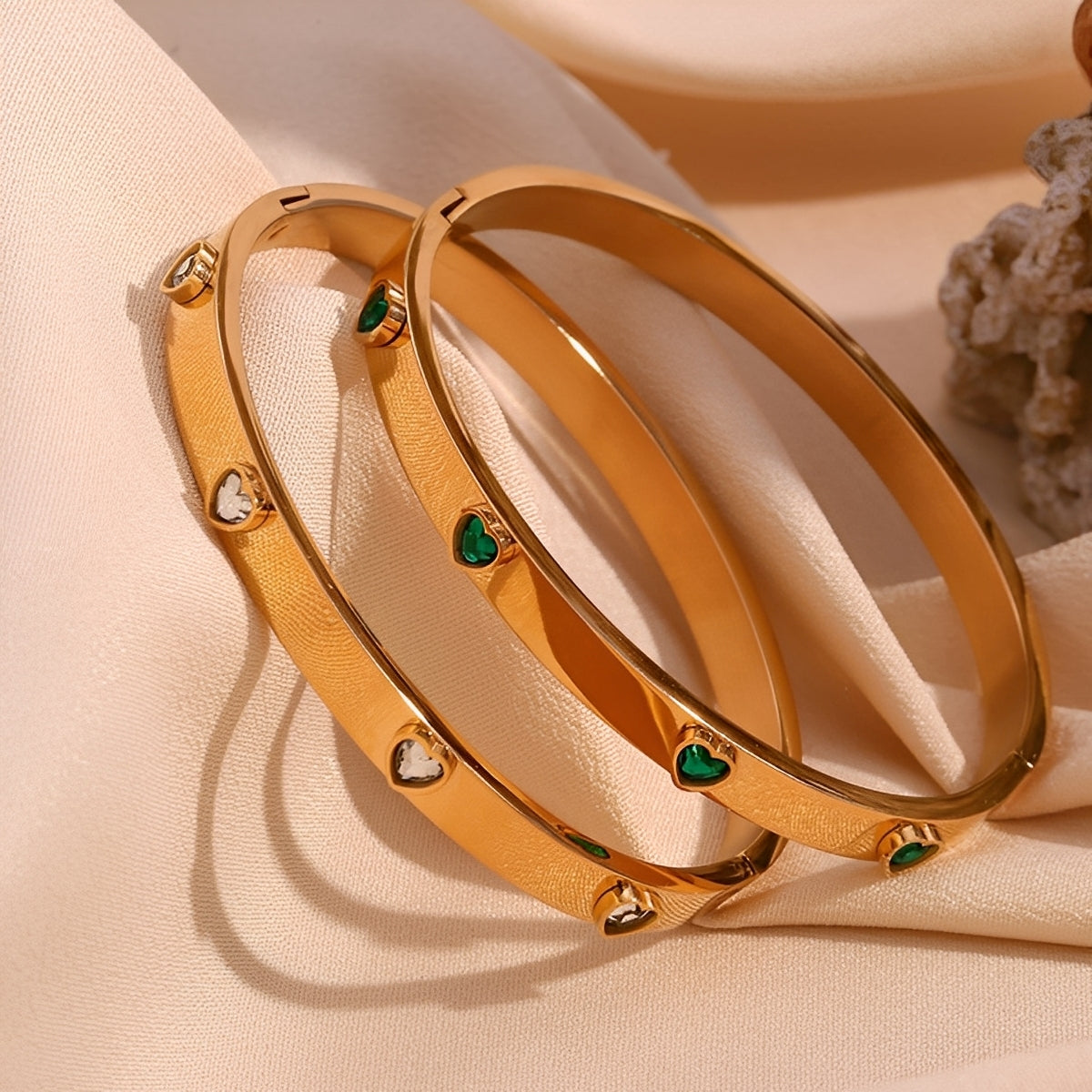 Anna – Pfirsichfarbenes Herzarmband mit Mikropavé aus Edelstahl