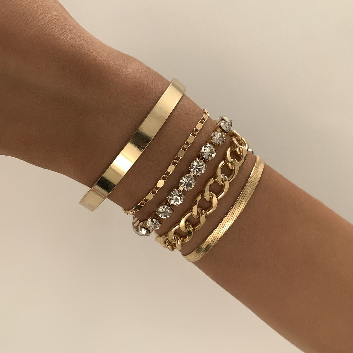 Alyna – Set von 5 Strass-Schlangen-Armbändern