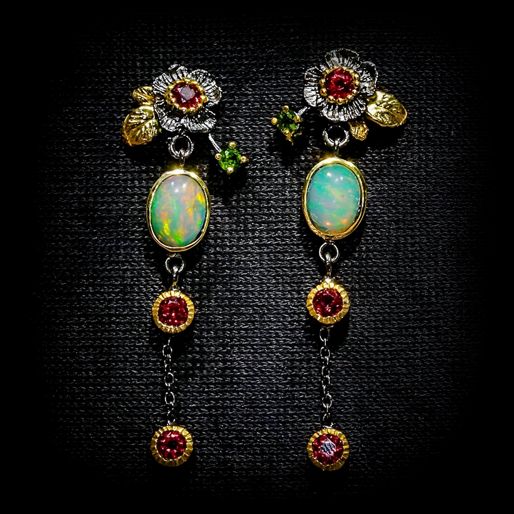 Yara – Ohrringe Boho mit Opal und rotem Zirkonia
