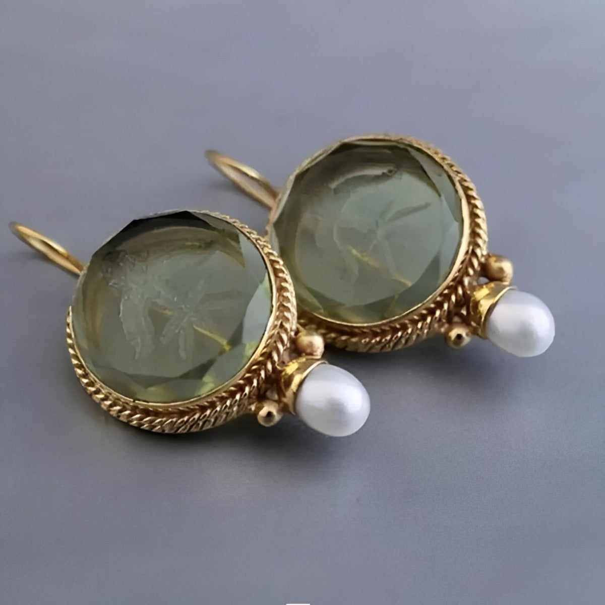 Nolwenn – Vintage-Ohrringe Perle und Emerald