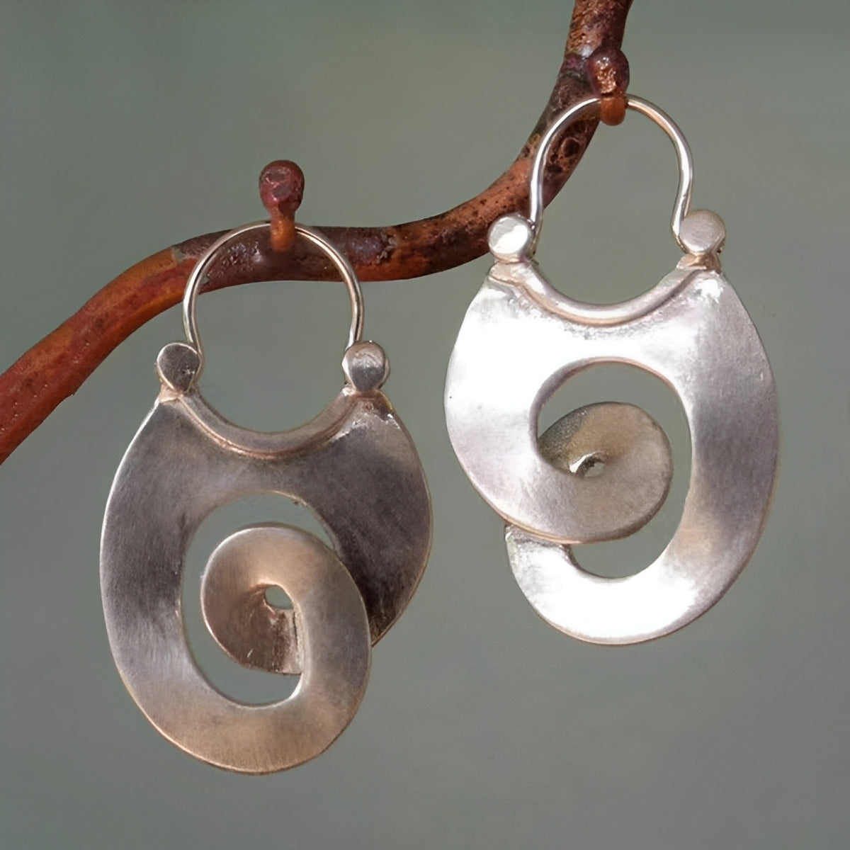 Selene – Vintage-Ohrringe mit Spiraldesign