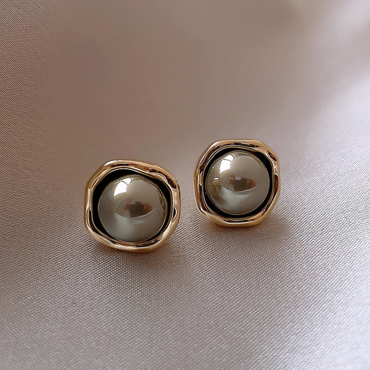 Zina – Kreolen in Eleganten Schwarzen Perlen