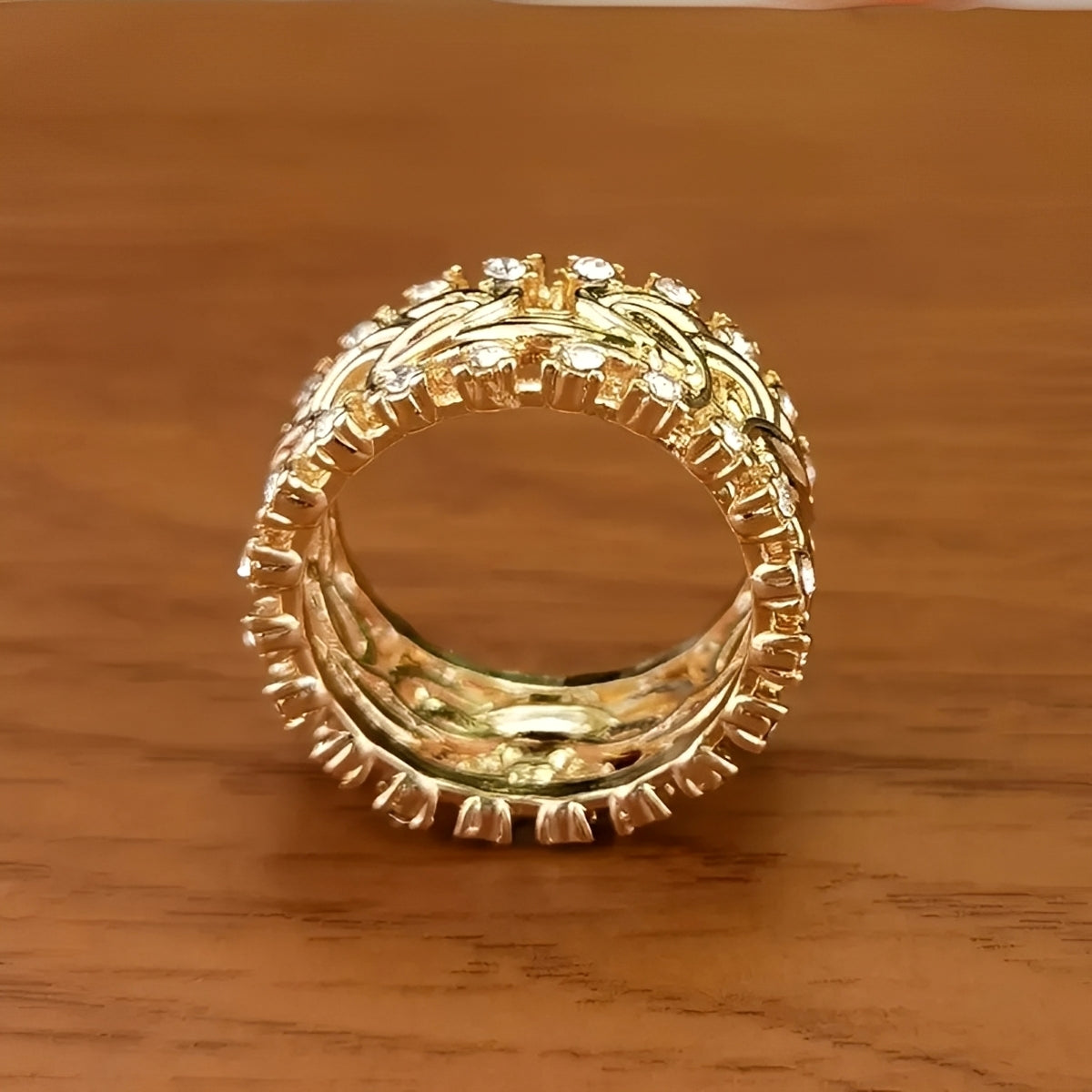 Lydia – Bijou aus geflochtenem Gold mit Zirkonia