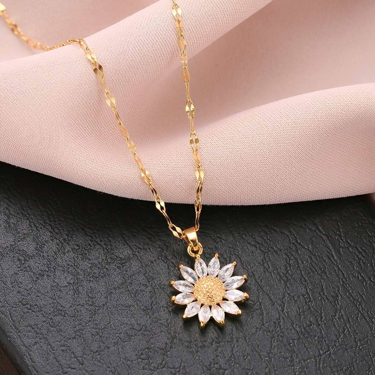 Manon – Collier Tournesol Éclatant en Or