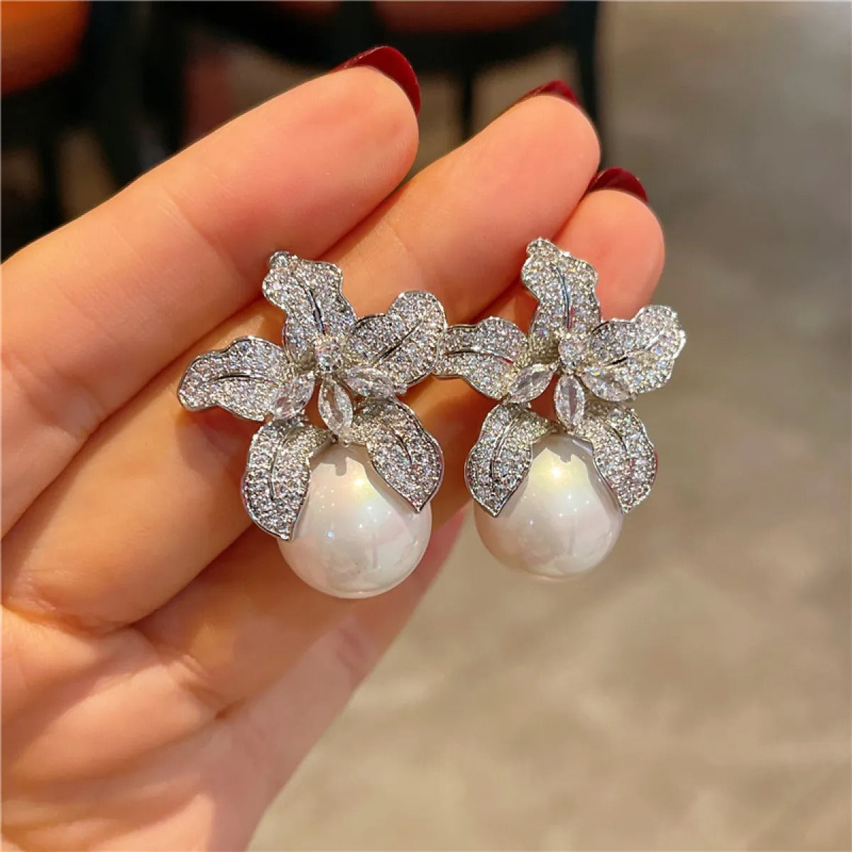 Isaline – Raffinierte Ohrringe Blume und Perle