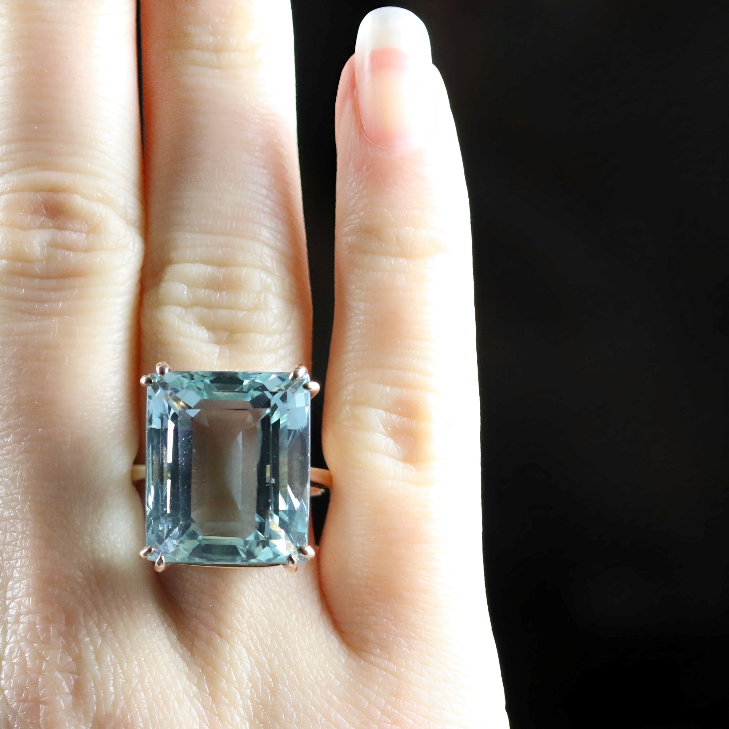 Yvaine – Vintage-Ring mit blauem Zirkonia