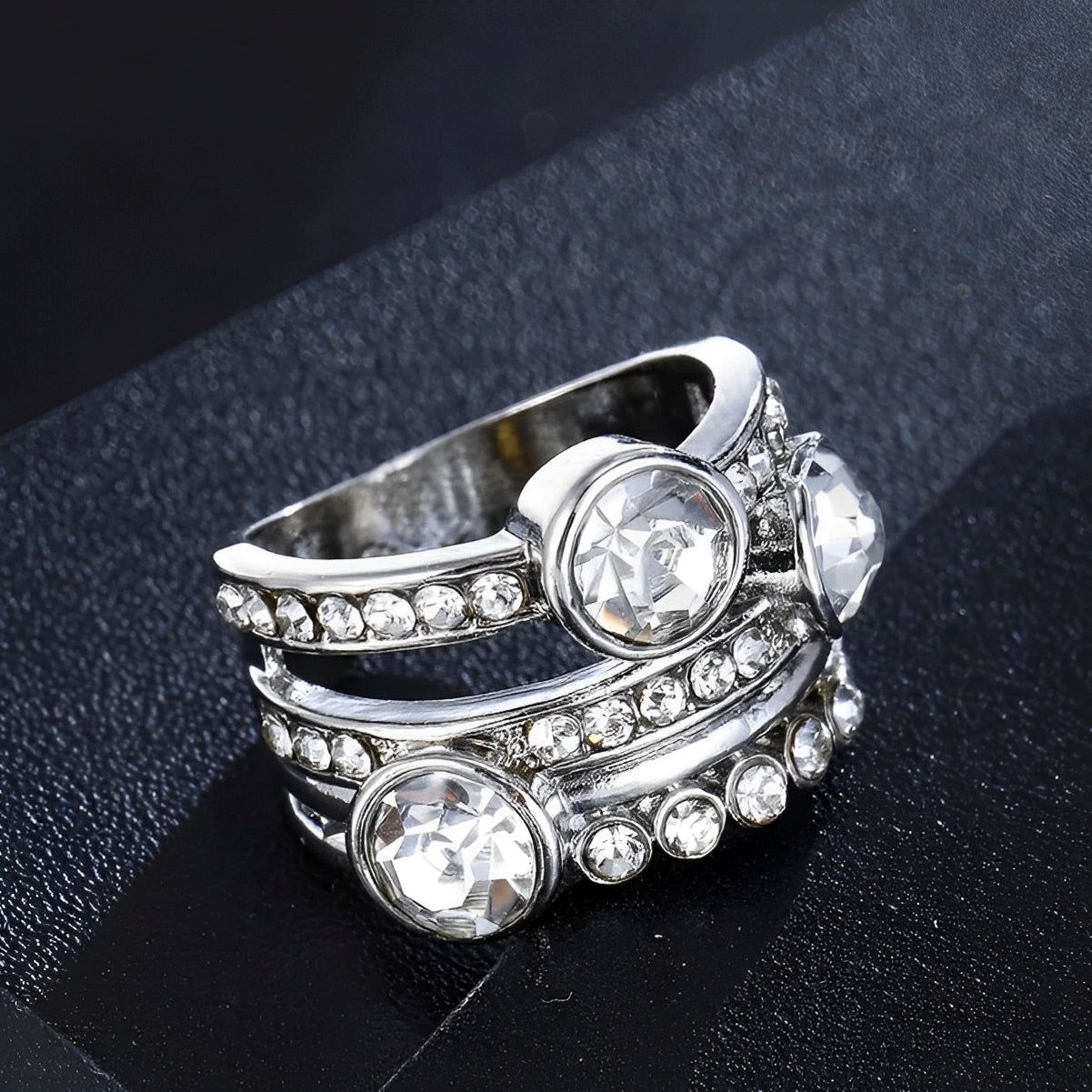 Elvie – Vintage-Ring aus Silber mit Schichten und Kristallen