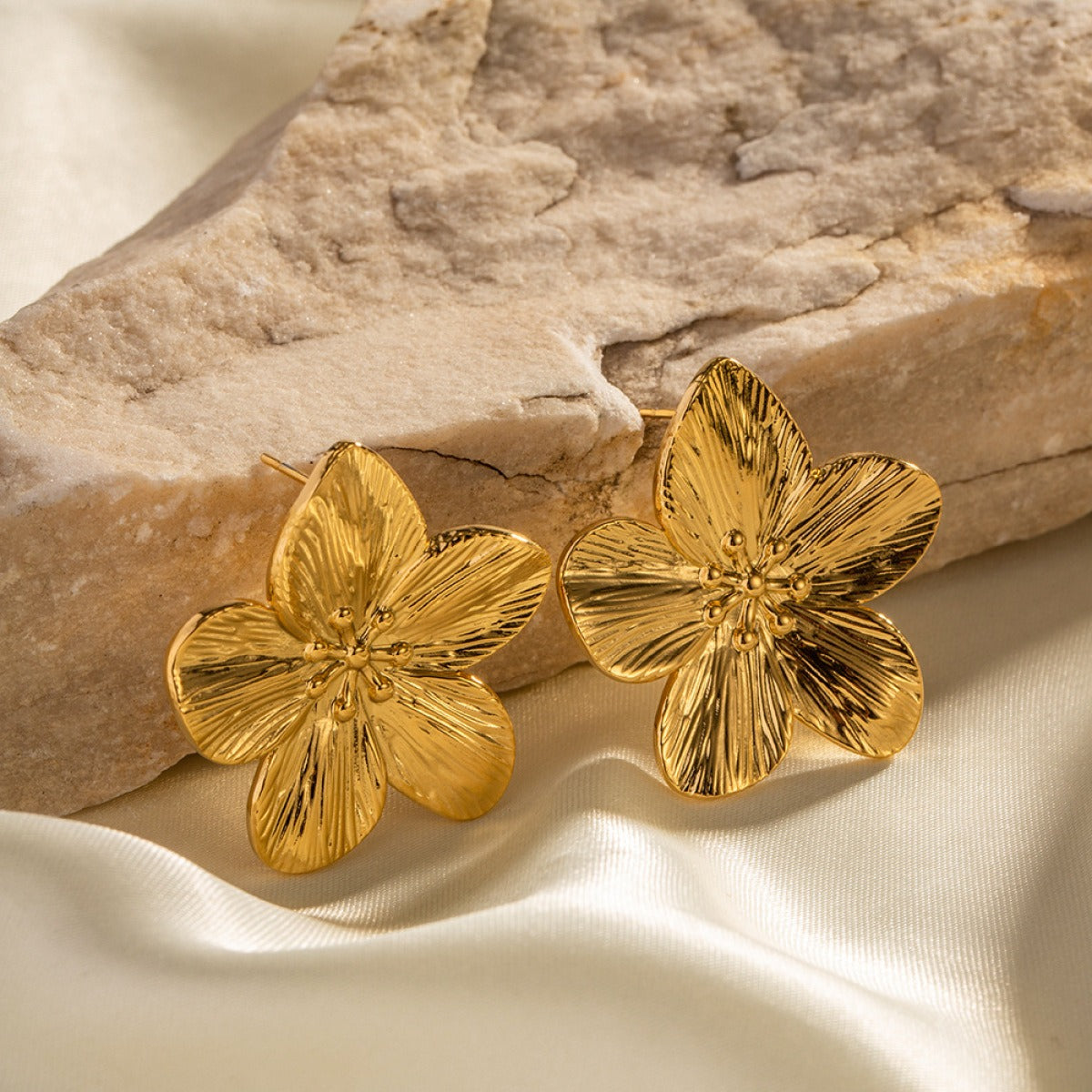 Rianne – Ohrringe Blüte Erblüht Gold