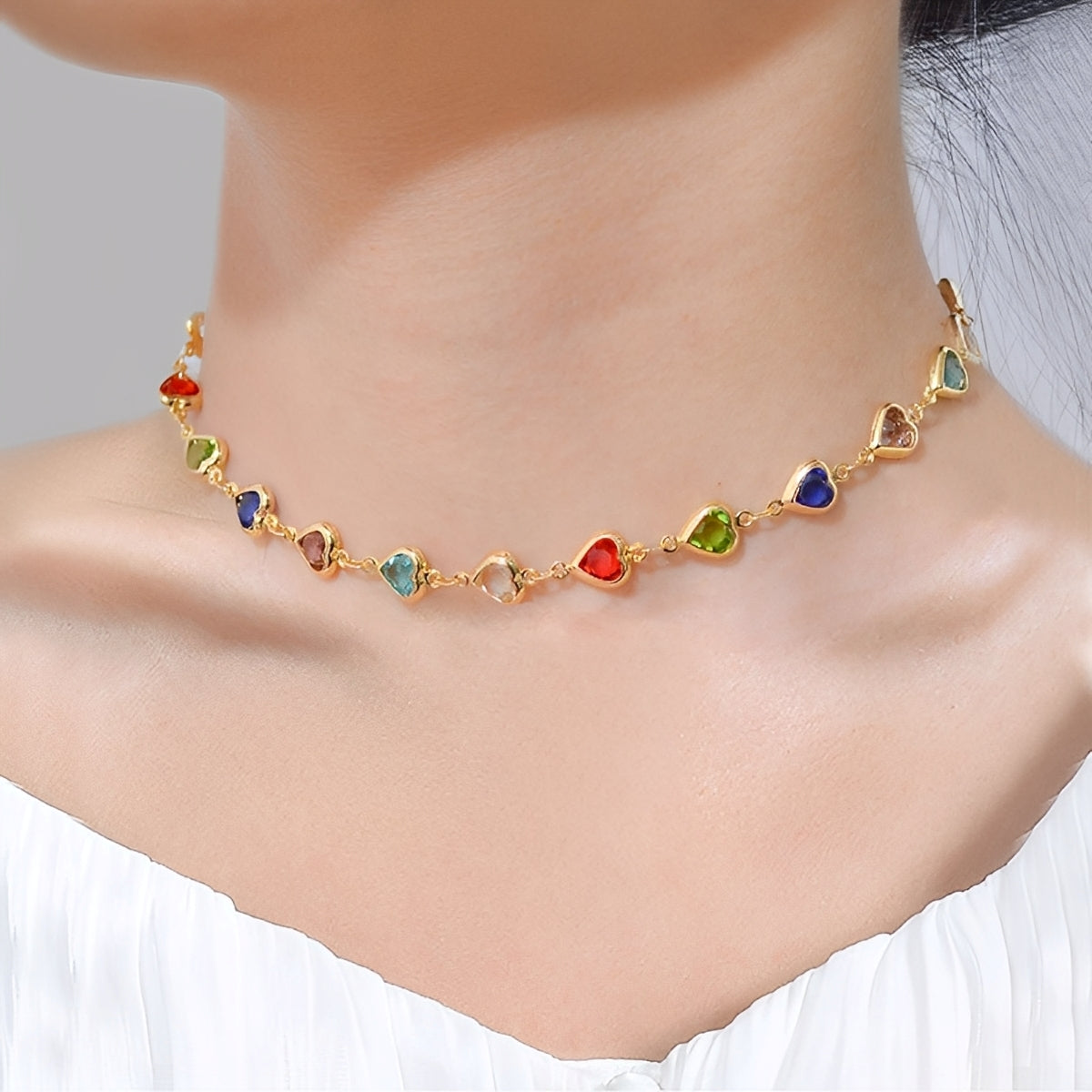 Amara – Collier von Herzen aus Multicolor Kristall