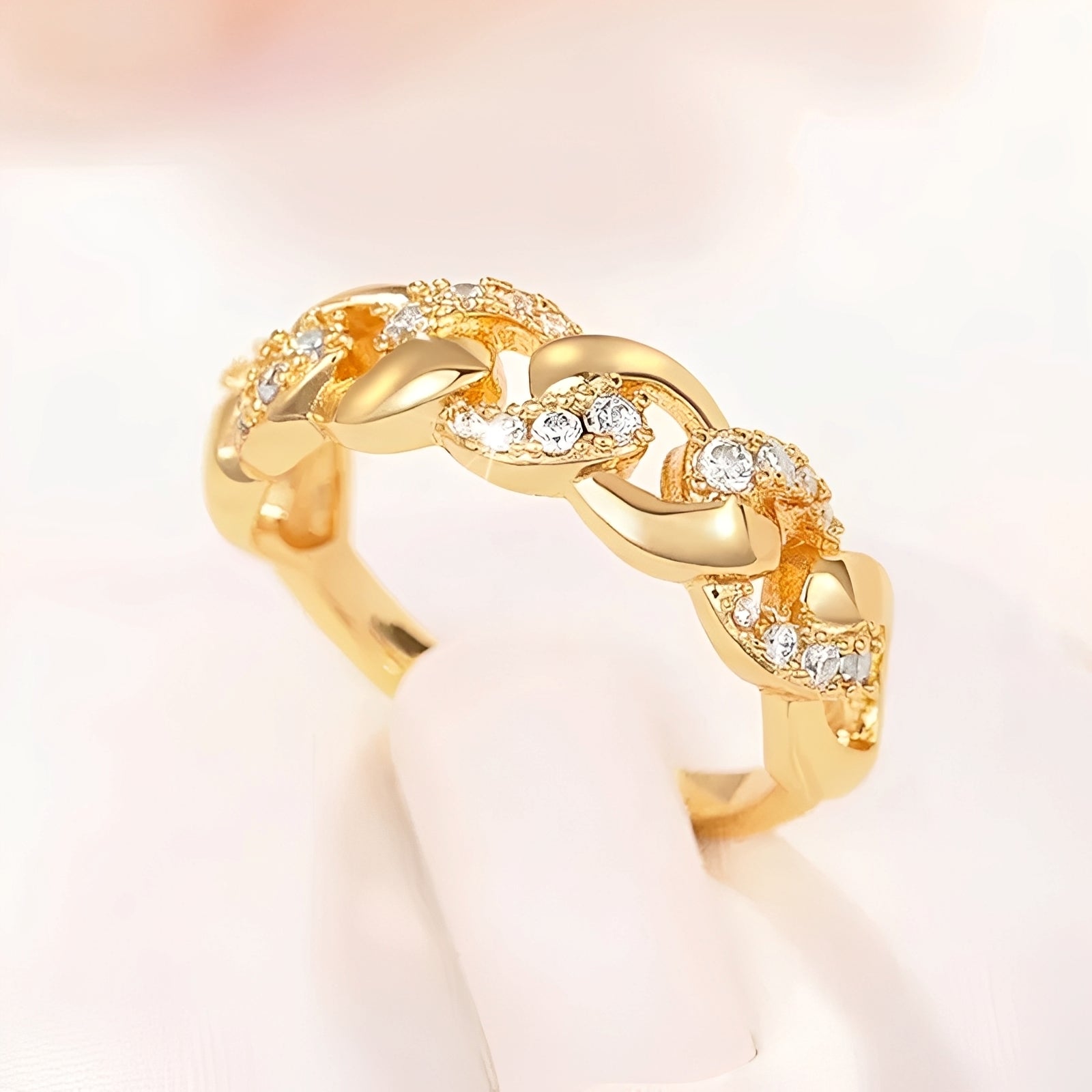 Elena – Eleganter Verlobungsring in Gold