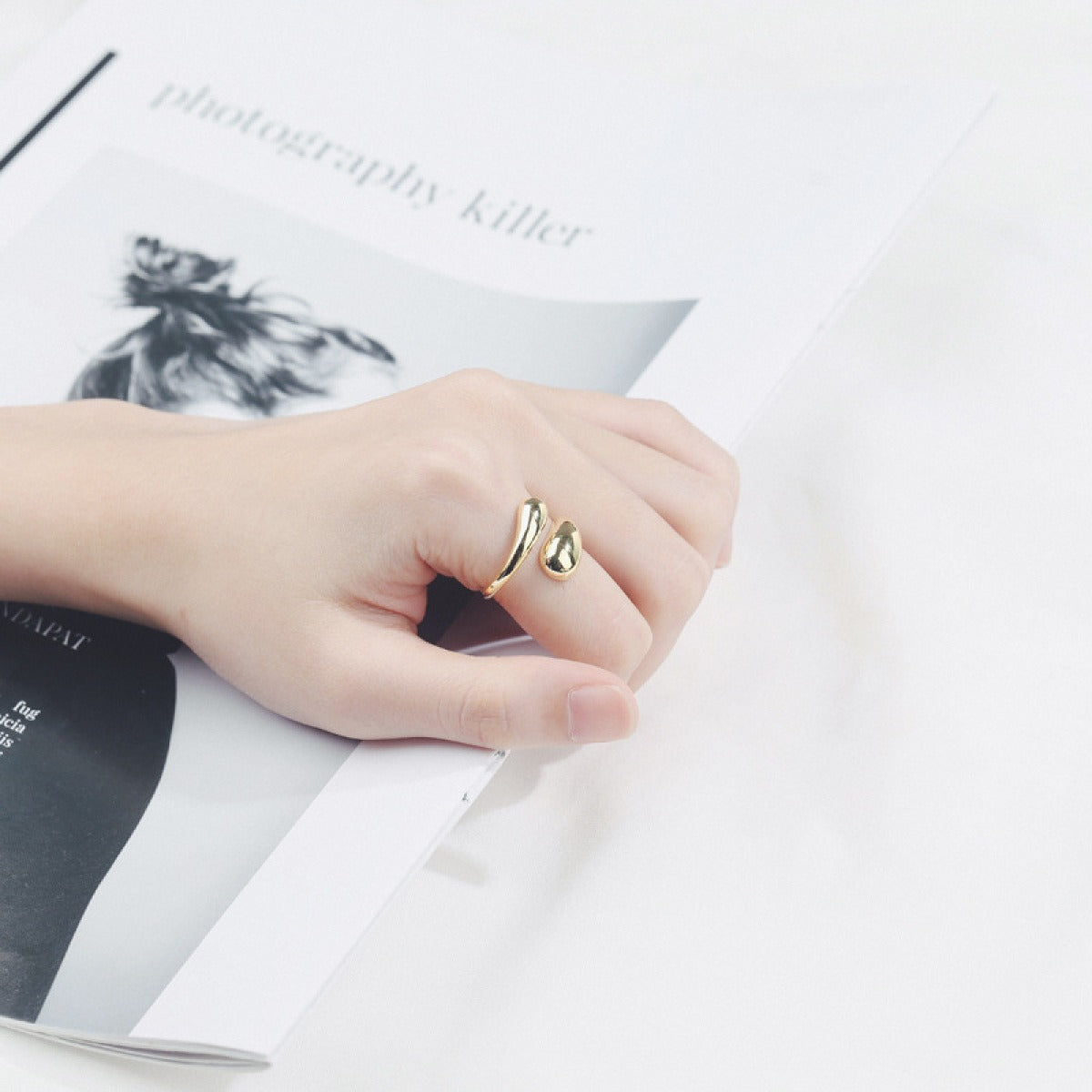 Willow – Vergoldeter Tropfen-Ring im Wickeldesign