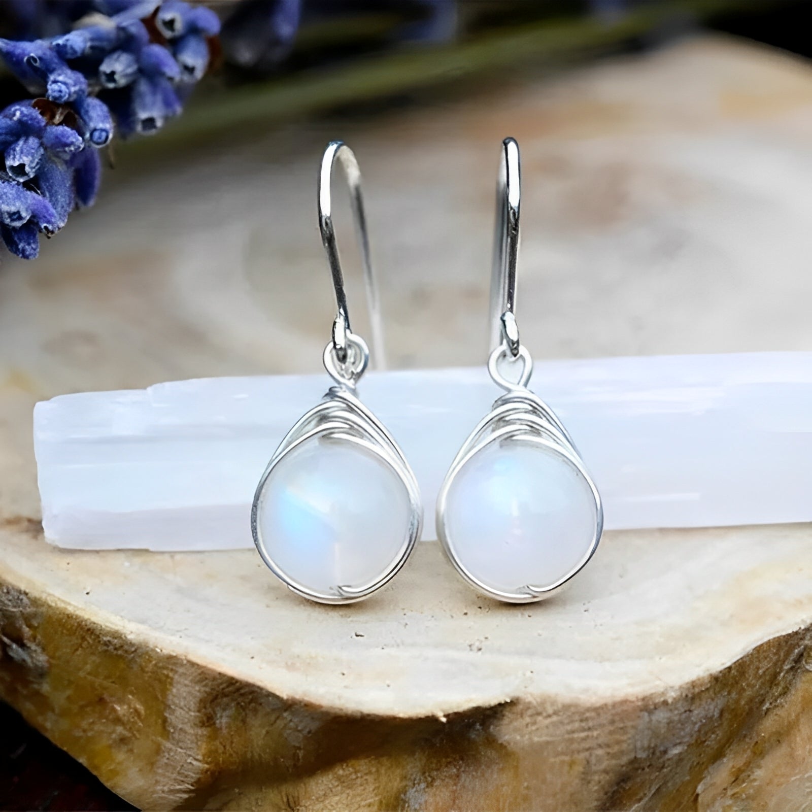 Aylin – Hängende Boho-Ohrringe mit Mondstein