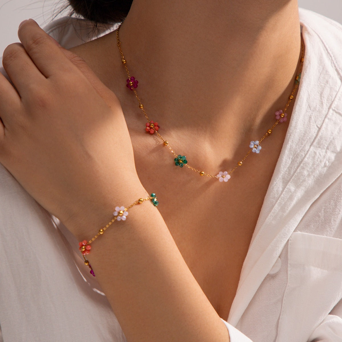 Roseline – Armband Gold mit kleinen bunten Blumen