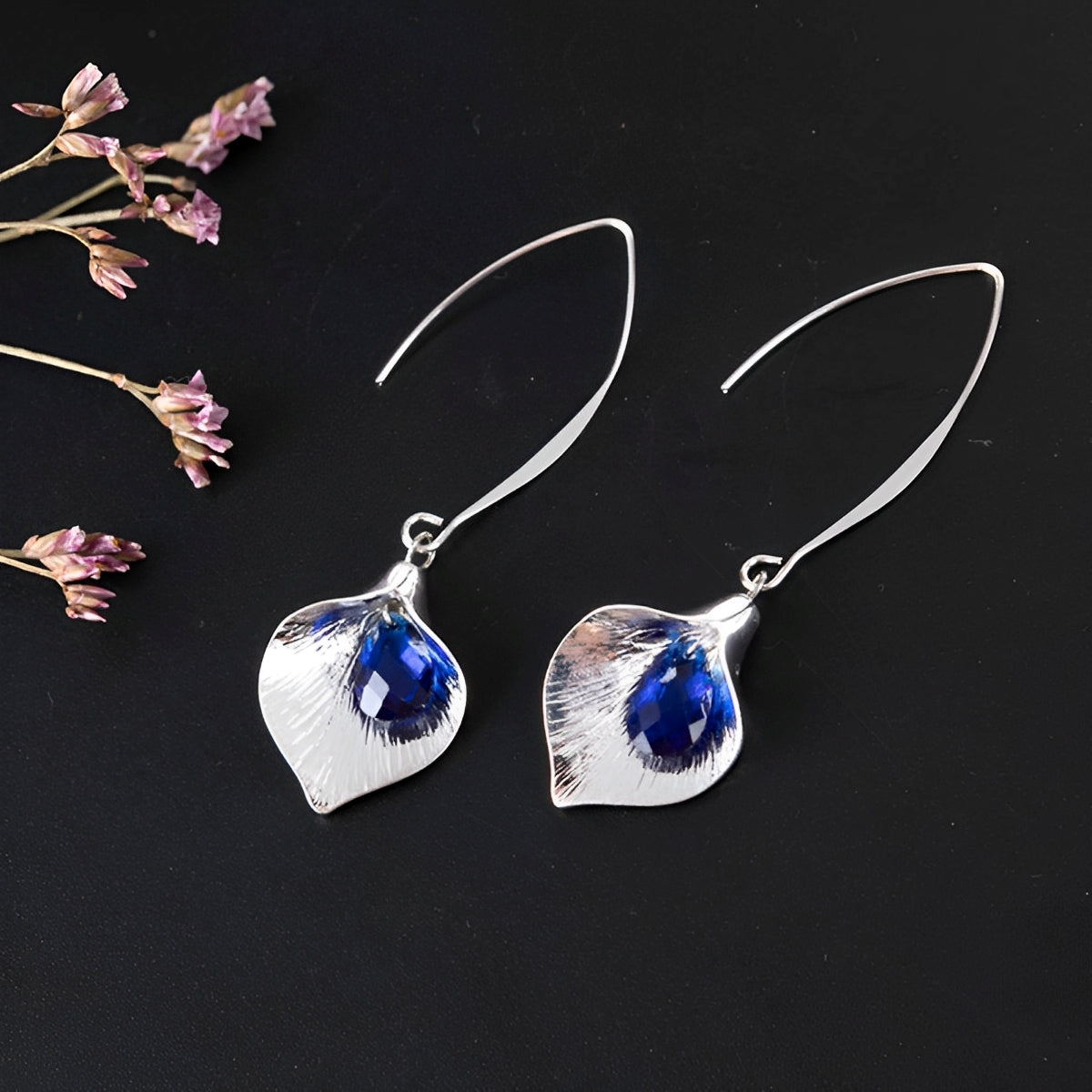 Lyana – Silberne Ohrringe mit Blauem Stein