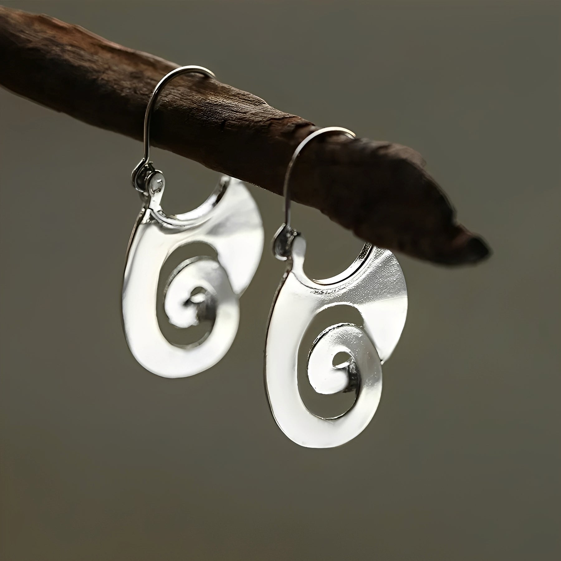 Selene – Vintage-Ohrringe mit Spiraldesign