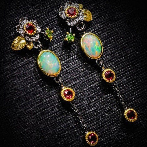 Zyra – Ohrringe Boho mit Opal und rotem Zirkonia