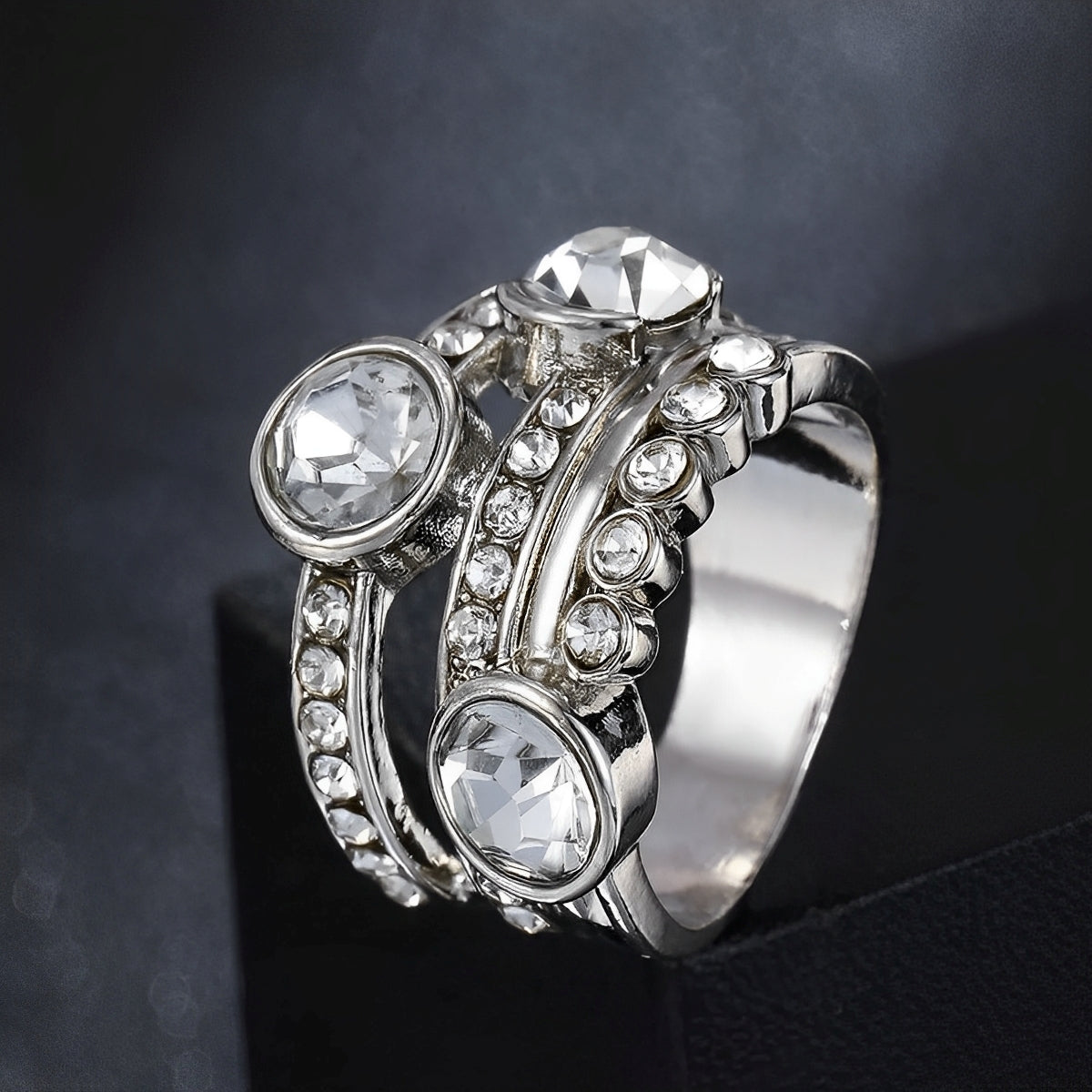 Elvie – Vintage-Ring aus Silber mit Schichten und Kristallen