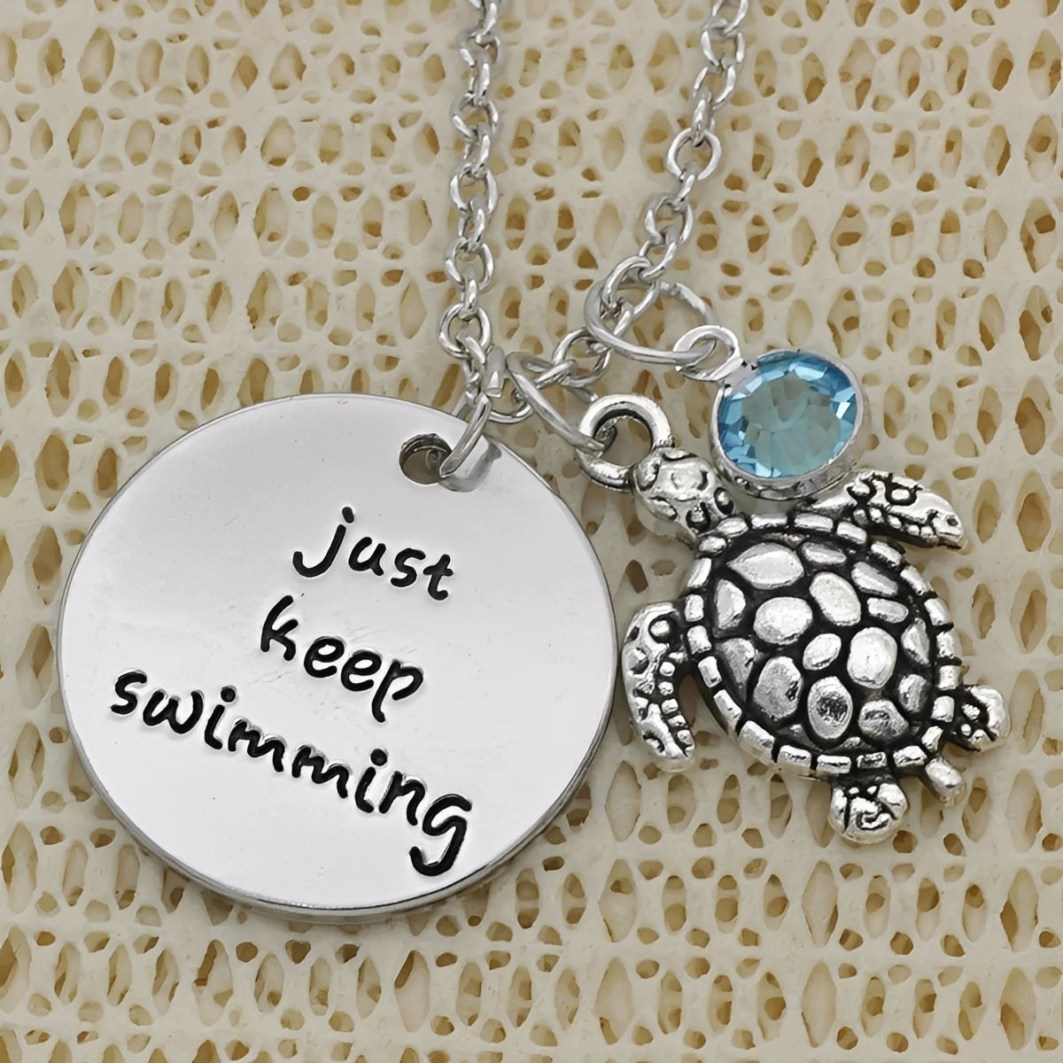Felia – Kette Schildkröte Silber Graviert Keep Swimming