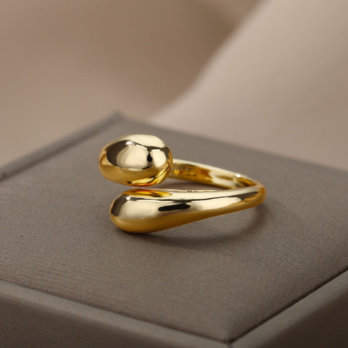 Nalia – Verstellbarer Ring in Elegantem Gold