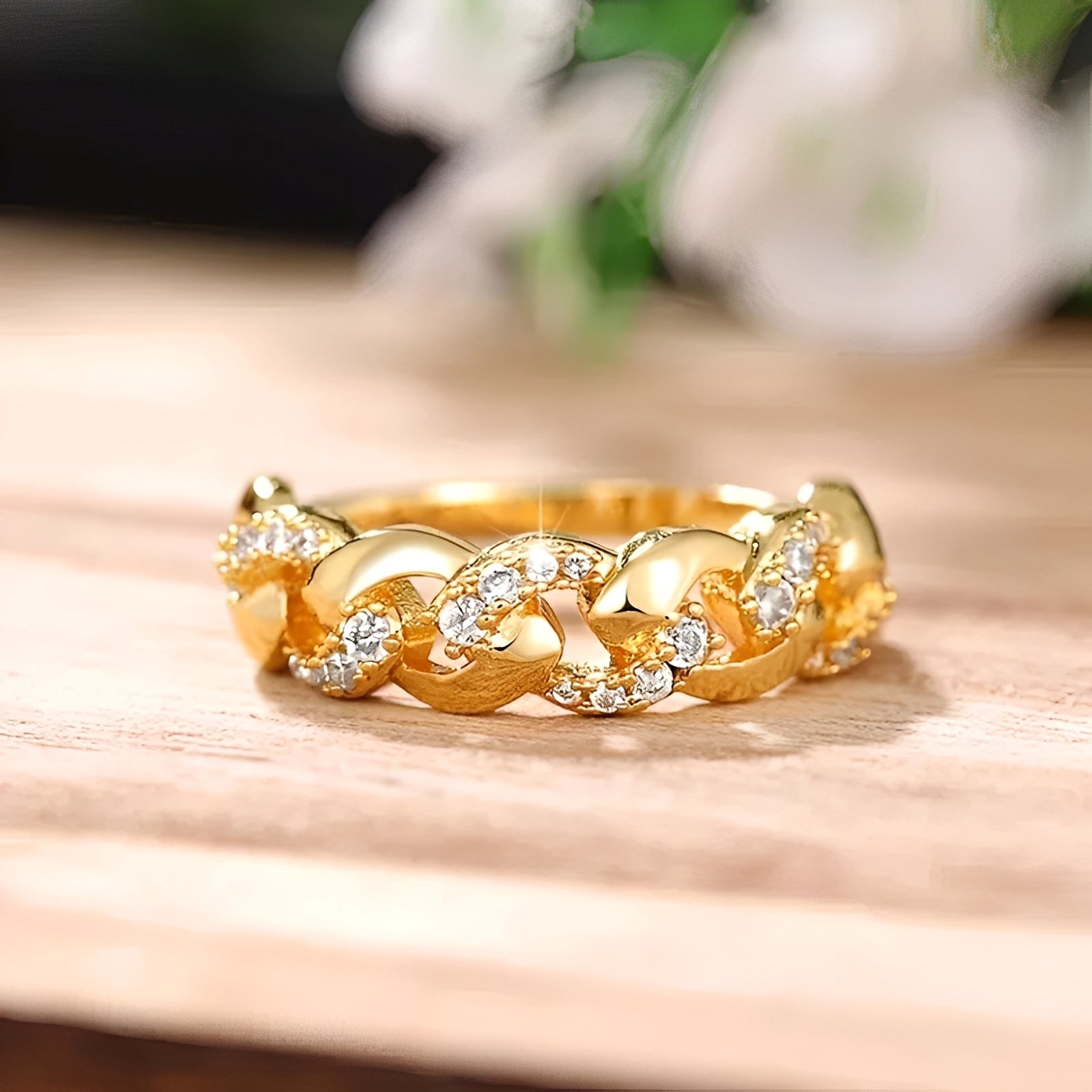 Elena – Eleganter Verlobungsring in Gold