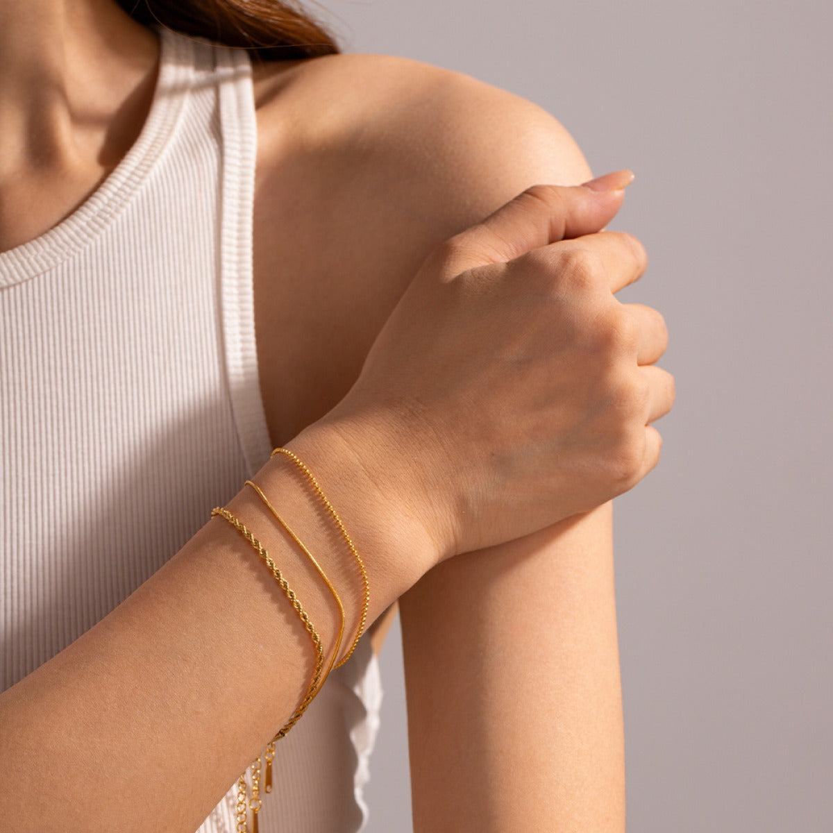 Bailey – Trio von Stapelbaren, Feinen, Vergoldeten Armbändern