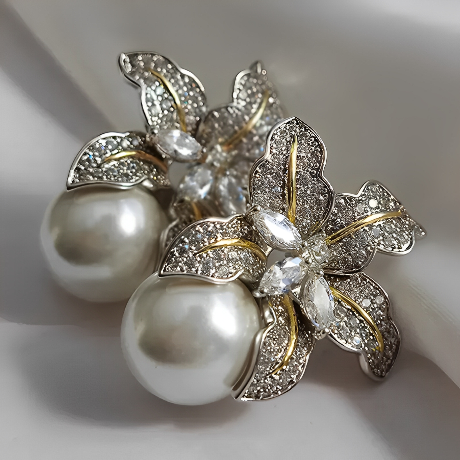 Anemone – Elegante Ohrringe Blume und Perle